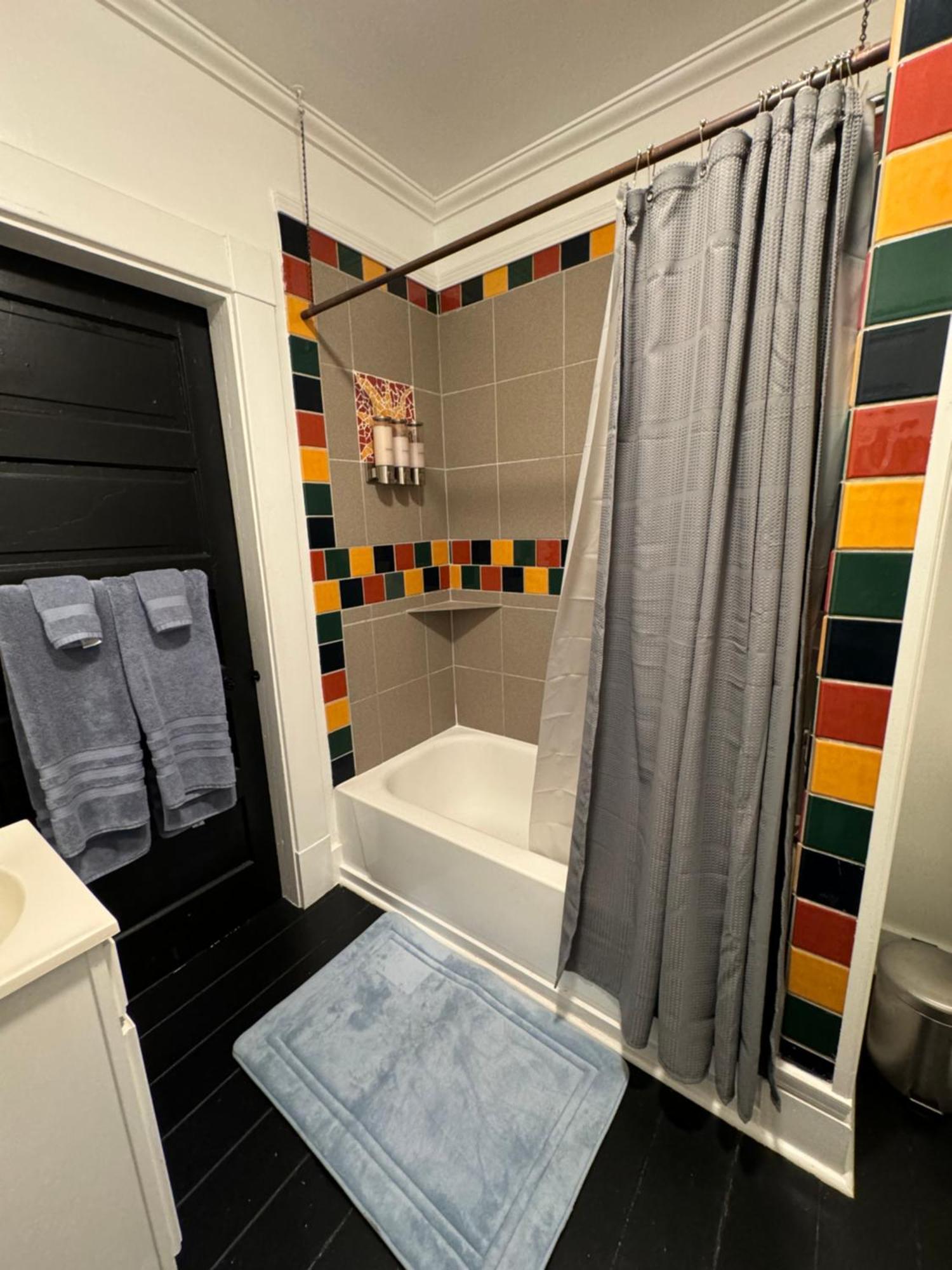 Beautiful Bungalow On Main Madison Extérieur photo